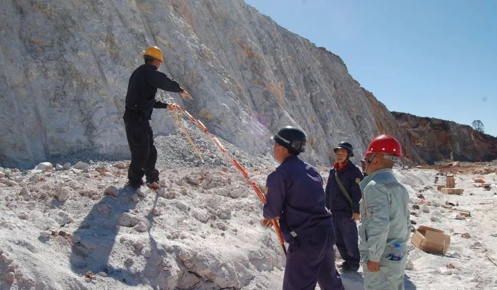 Avantages du film plastique composite explosif en émulsion